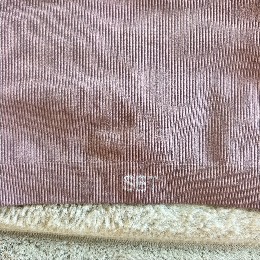One-Shoulder Ribbed Crop Top - Picture 2 of 3